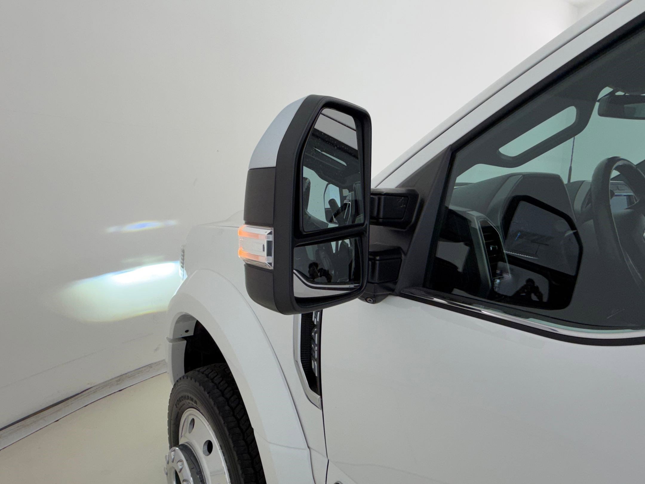 Certified 2022 Ford F450 Platinum w/ FX4 Off-Road Package image 22