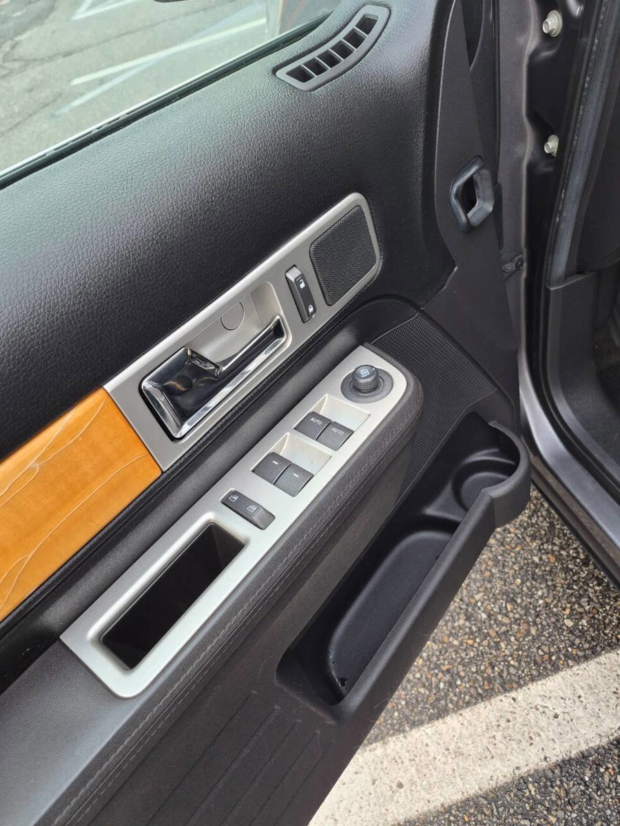 Used 2010 Lincoln MKX AWD image 15
