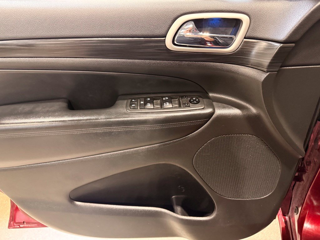 Used 2021 Jeep Grand Cherokee Laredo X RWD image 12
