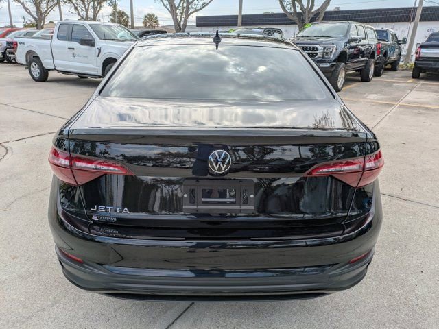 Used 2024 Volkswagen Jetta Sport image 5