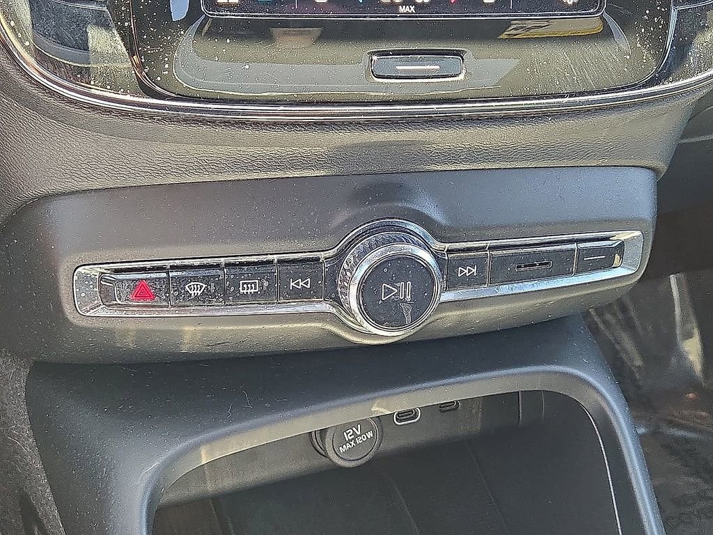 Certified 2023 Volvo XC40 Recharge Plus AWD/4WD image 28