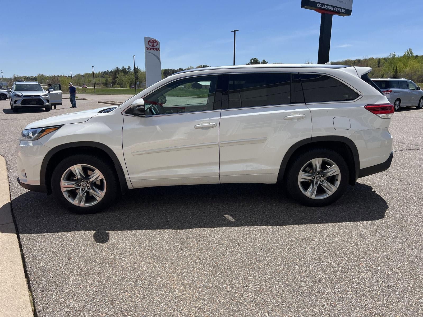 Used 2017 Toyota Highlander Limited AWD/4WD image 10