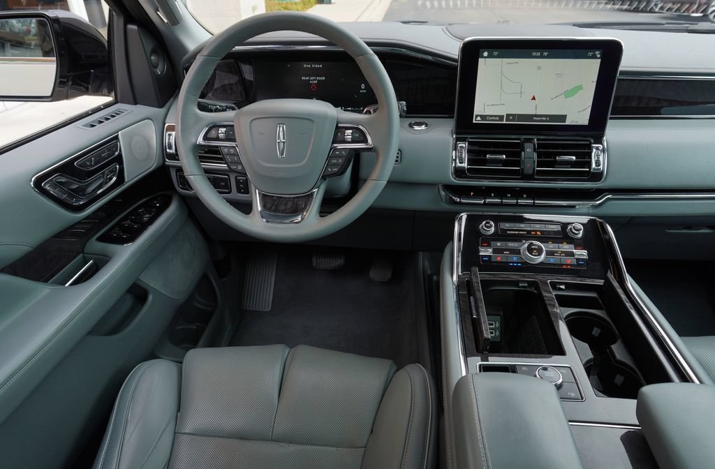 Used 2018 Lincoln Navigator Reserve w/ Technology Package AWD/4WD image 13