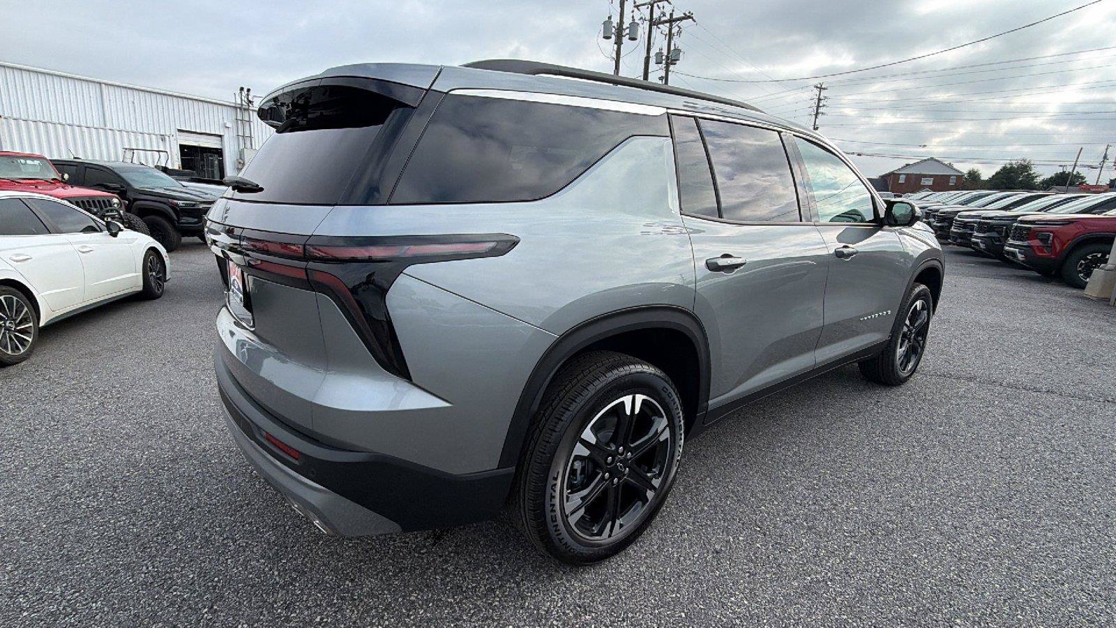 New 2027 Chevrolet Traverse LT w/ Sun and Wheel Package FWD image 9