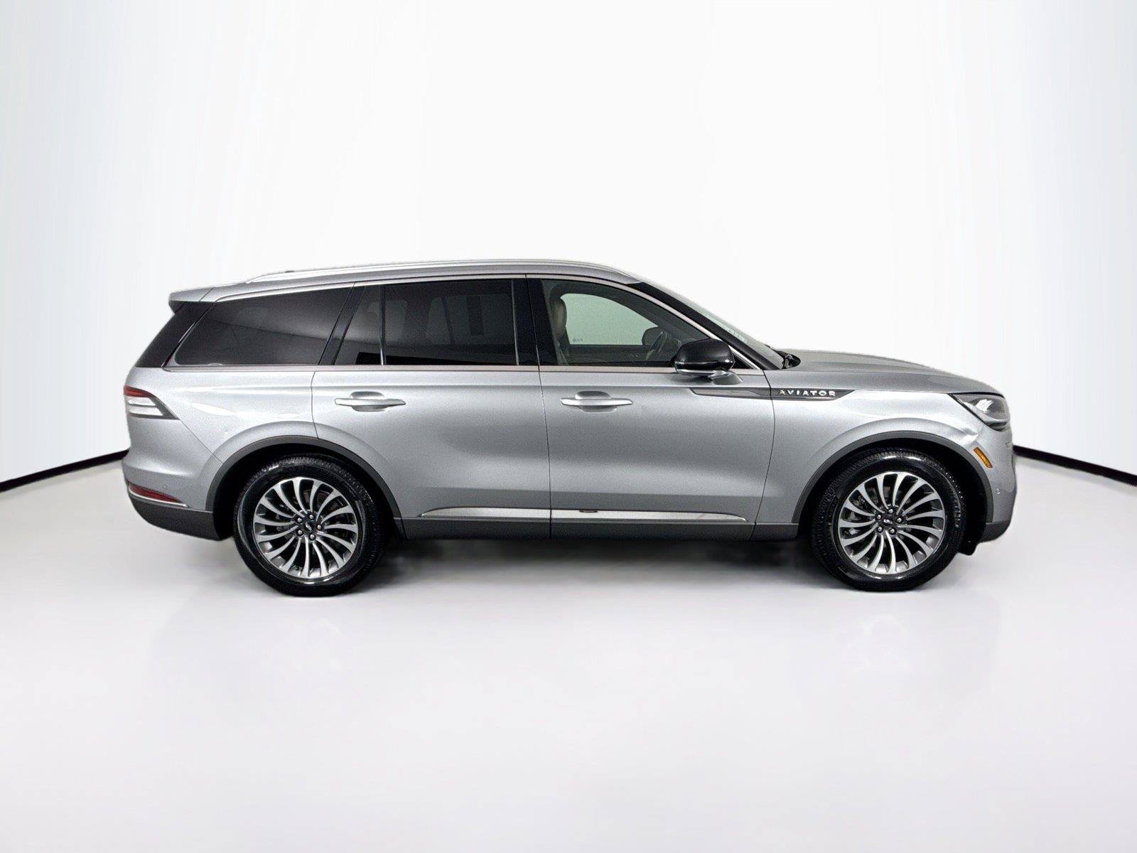 Used 2021 Lincoln Aviator Reserve w/ Equipment Group 201A RWD image 10