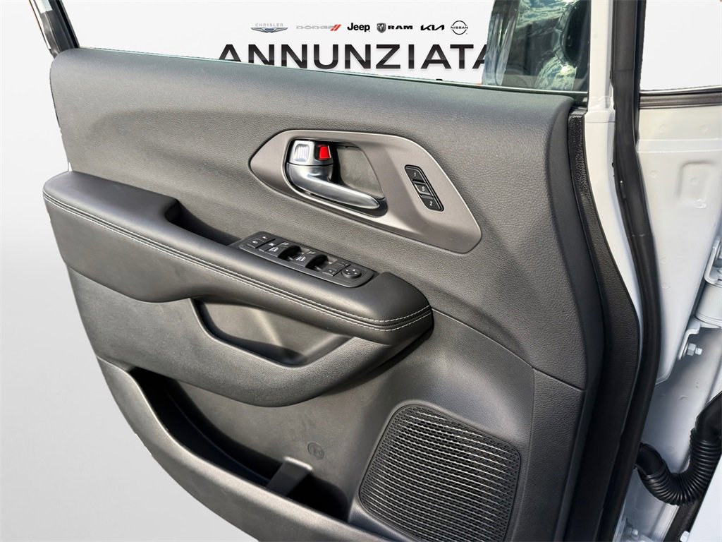 New 2026 Chrysler Pacifica Select image 28