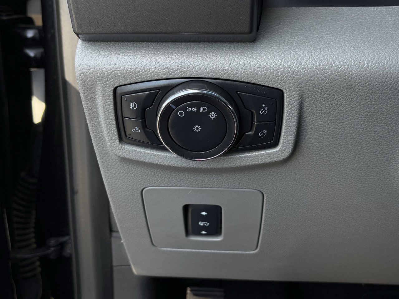 Used 2015 Ford F150 XLT w/ Equipment Group 302A Luxury RWD image 25
