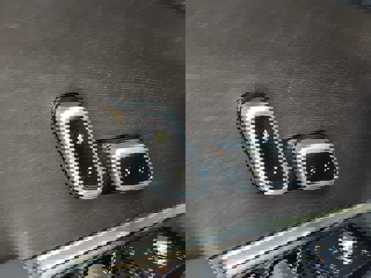 Used 2025 Land Rover Range Rover SE image 18