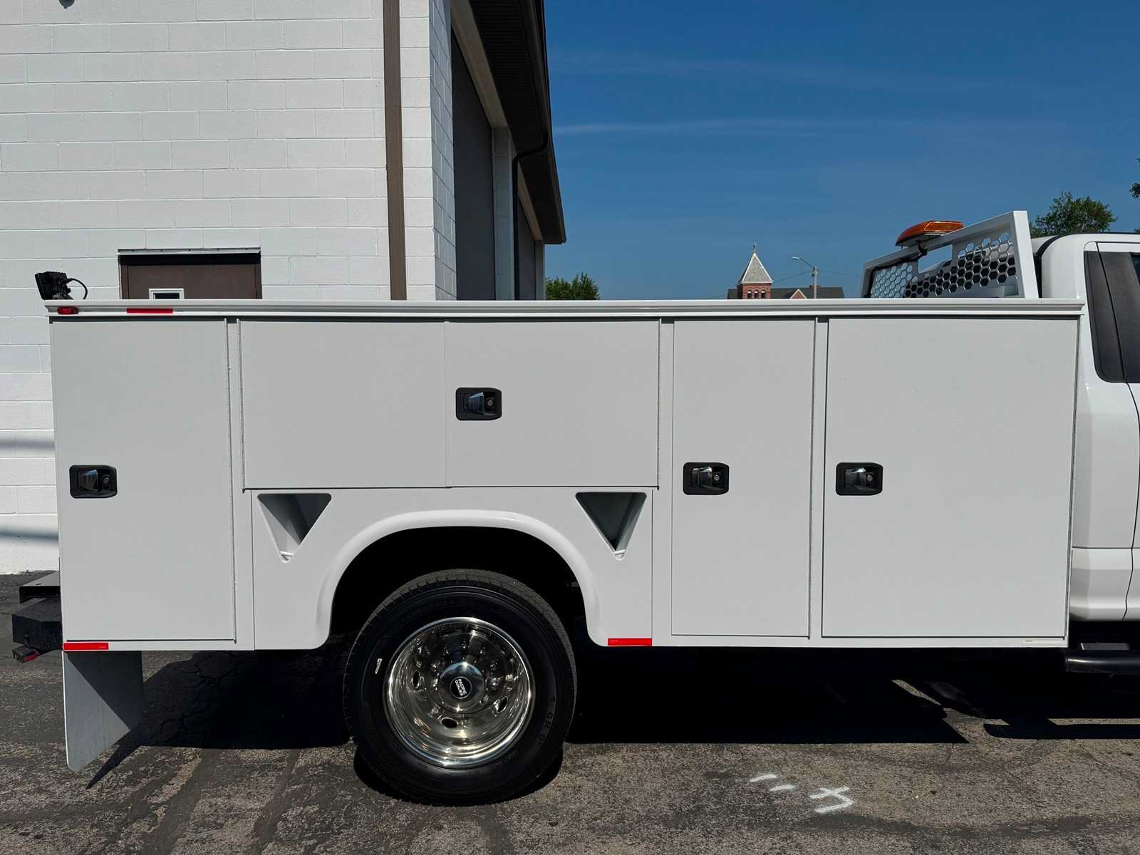 Used 2018 Ford F550 4x4 Regular Cab Super Duty image 5