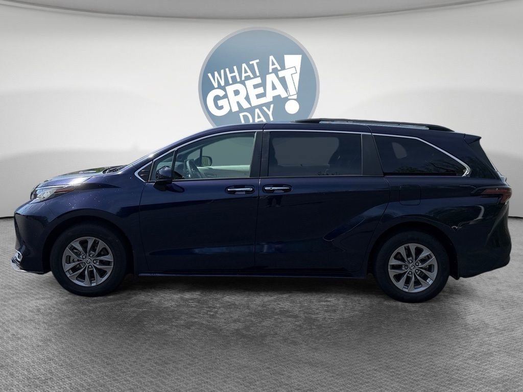 Used 2023 Toyota Sienna XLE w/ XLE Plus Package FWD image 6