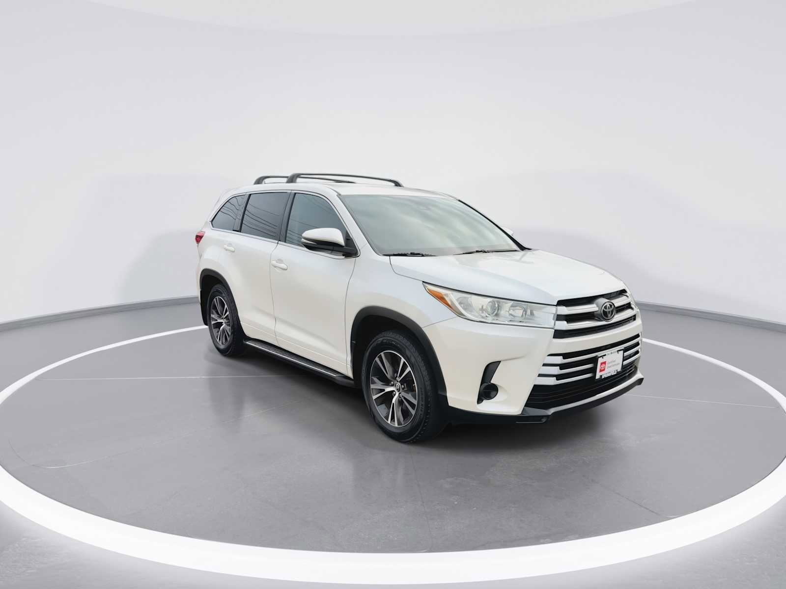 Certified 2017 Toyota Highlander LE AWD/4WD image 2