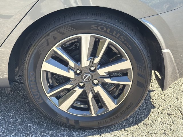 Certified 2025 Nissan Versa SV w/ Trunk Package FWD image 30