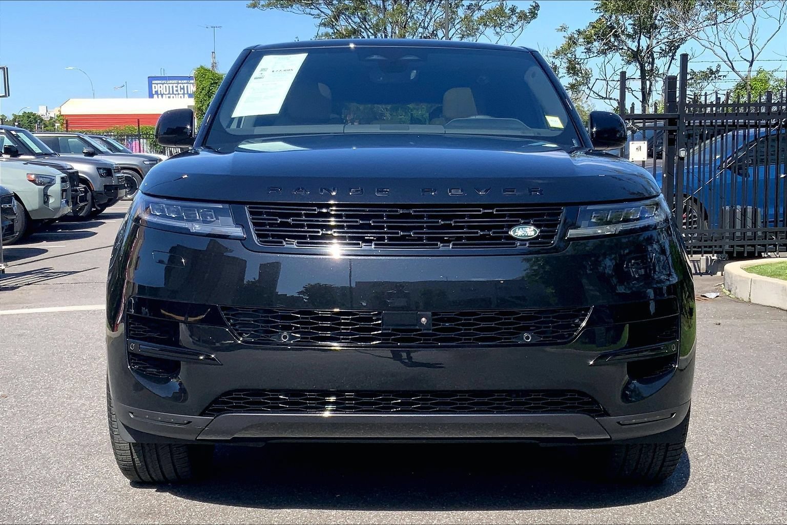 Certified 2025 Land Rover Range Rover Sport SE AWD/4WD image 3