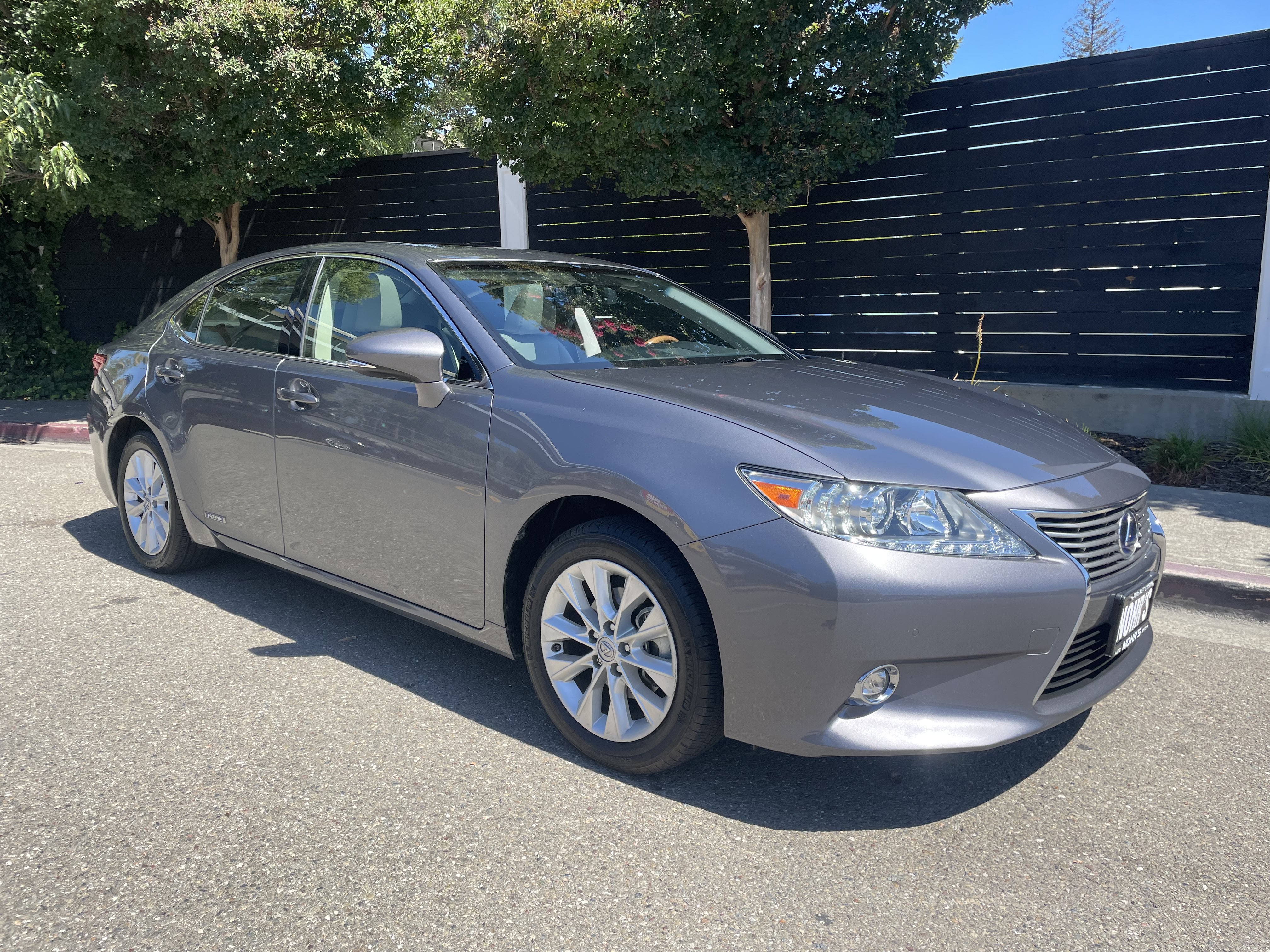 Used 2015 Lexus ES 300h w/ Navigation System Package FWD image 5