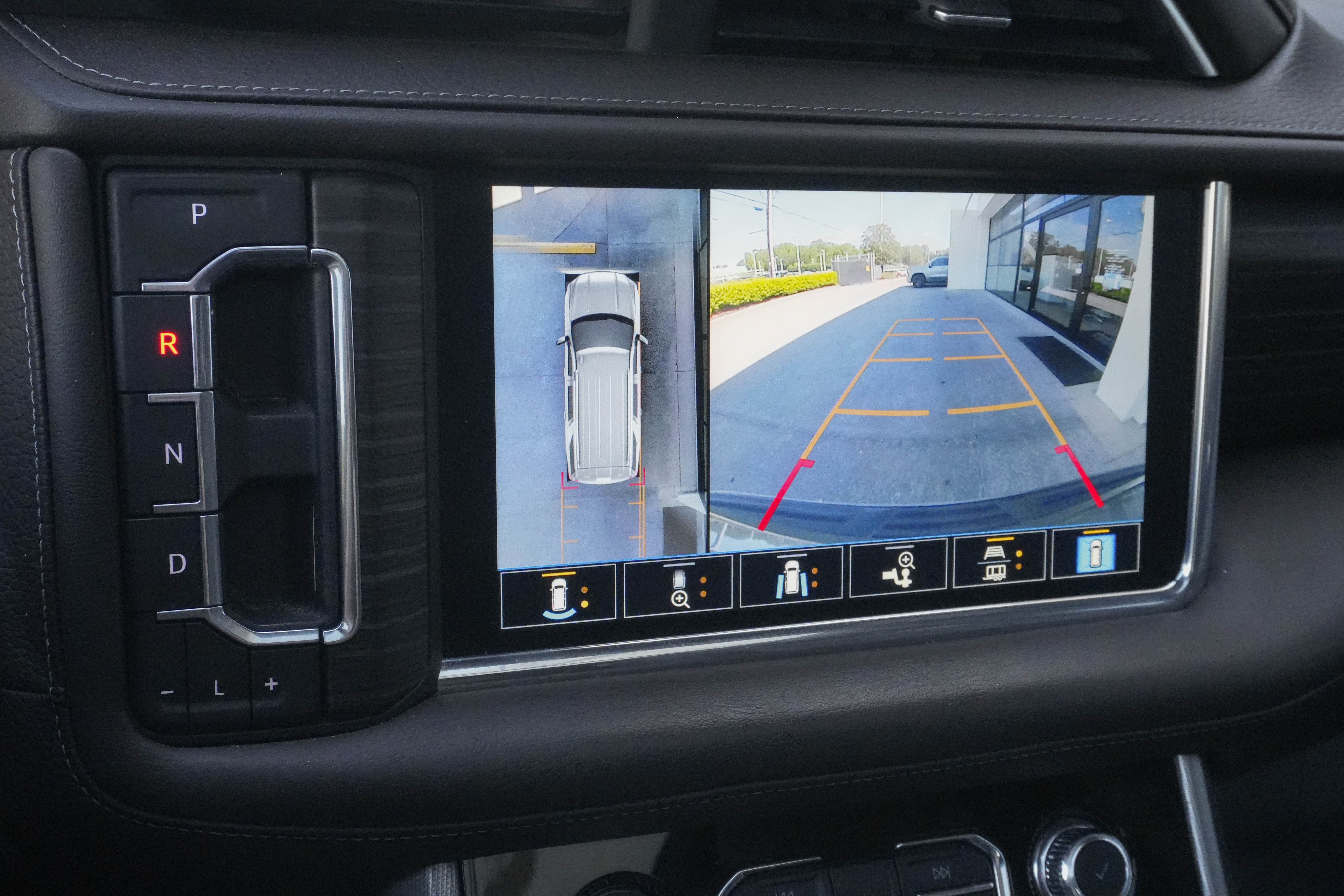 Used 2021 GMC Yukon Denali w/ Denali Premium Package RWD image 26