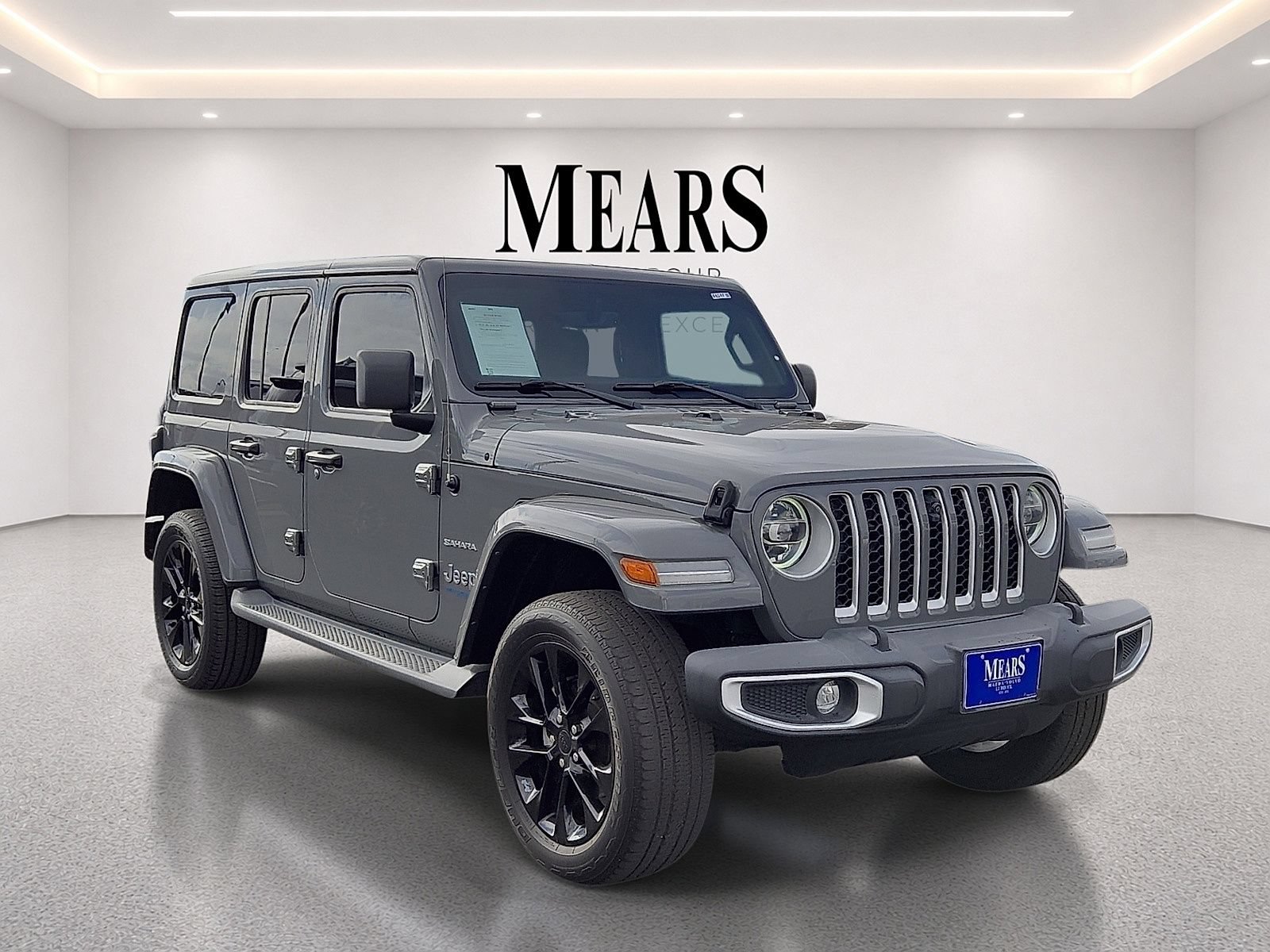 Used 2021 Jeep Wrangler Unlimited Sahara w/ Cold Weather Group AWD/4WD image 7
