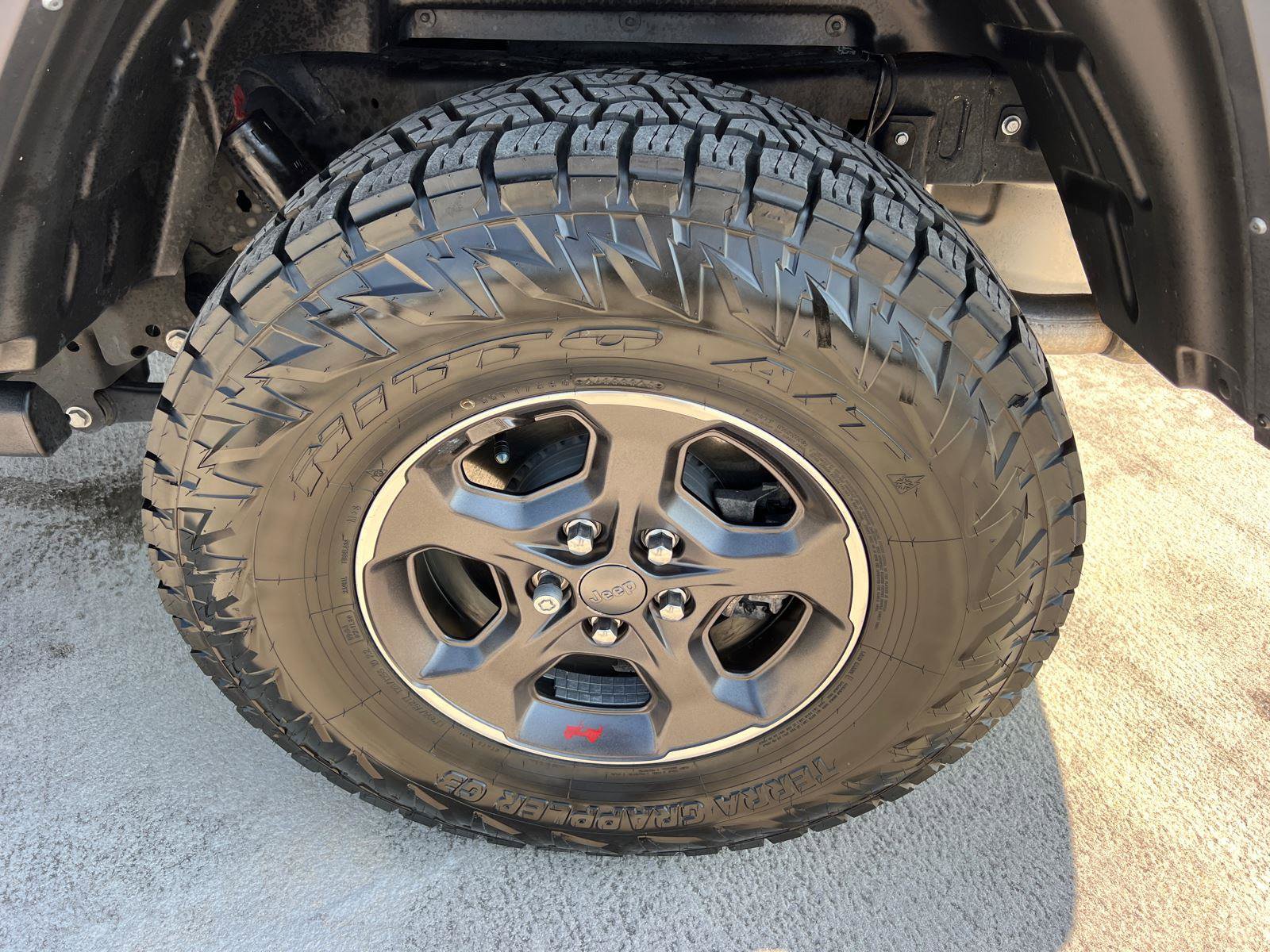 Used 2023 Jeep Gladiator Rubicon w/ LED Lighting Group AWD/4WD image 19