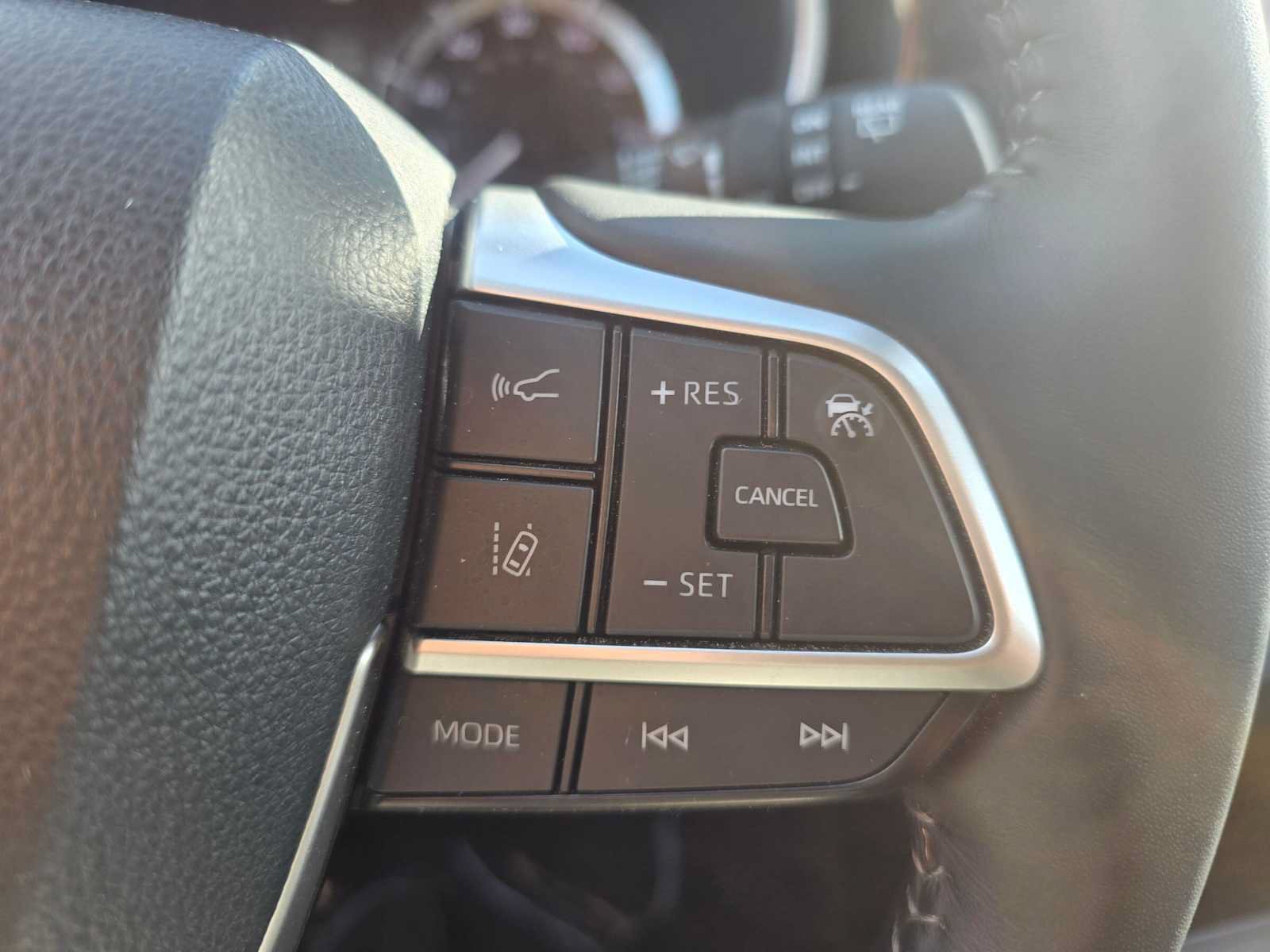 Used 2024 Toyota Highlander XLE AWD/4WD image 32