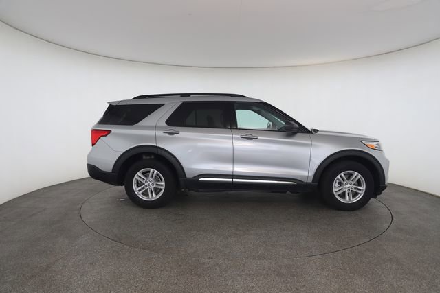 Used 2024 Ford Explorer XLT w/ Equipment Group 202A AWD/4WD image 23