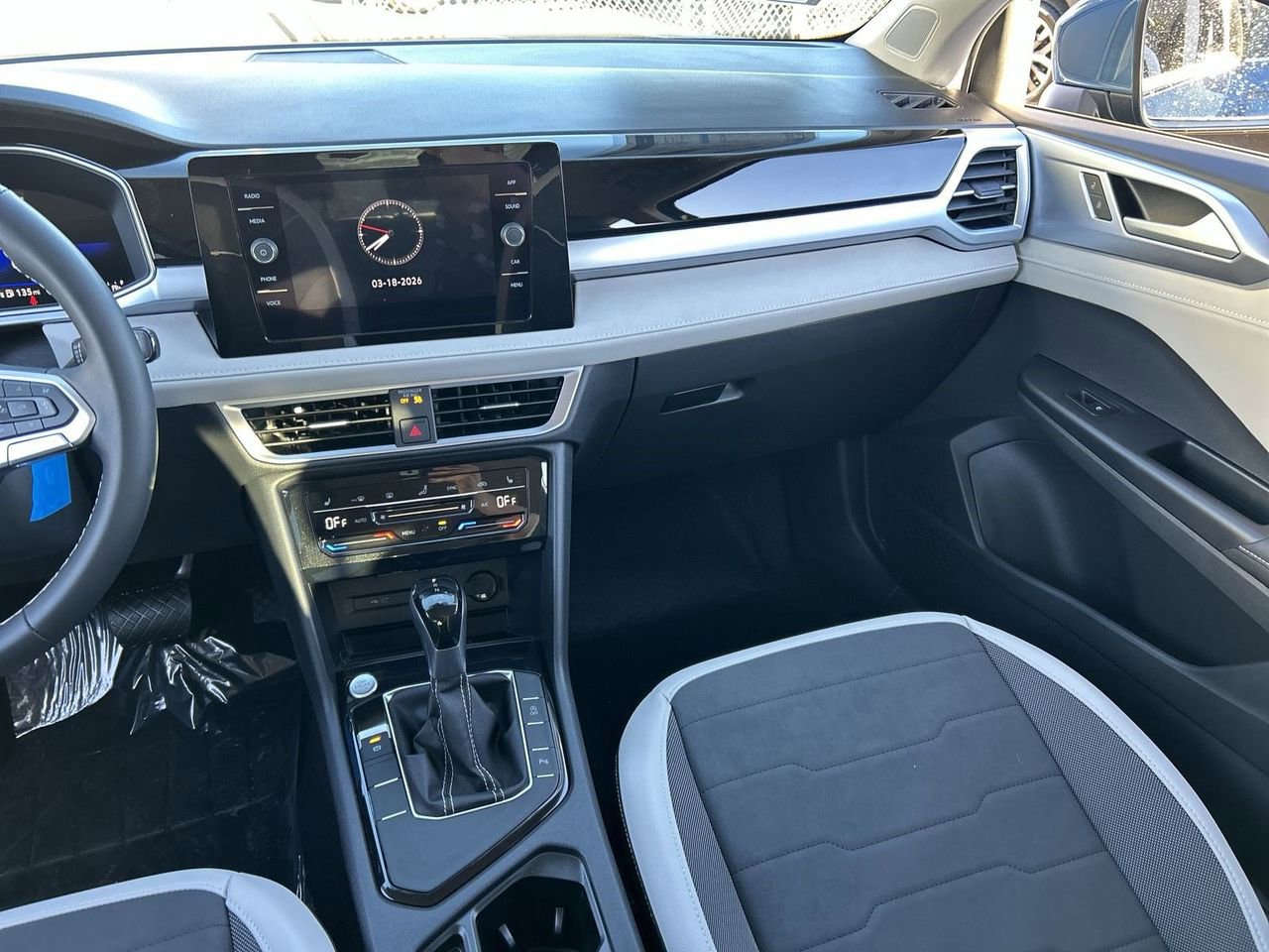 New 2026 Volkswagen Taos SE image 12