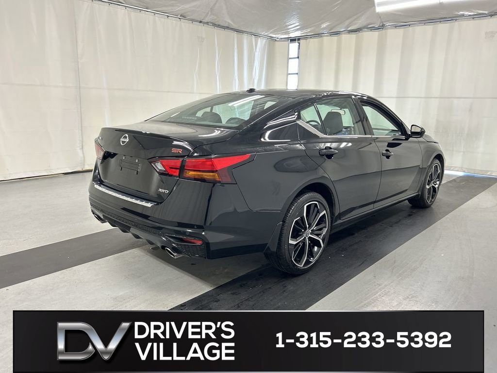 Used 2023 Nissan Altima 2.5 SR image 2
