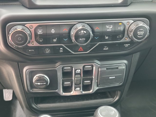 Used 2023 Jeep Wrangler Unlimited Sahara w/ Cold Weather Group AWD/4WD image 18
