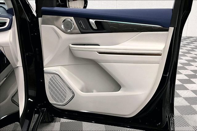 Used 2025 Buick Enclave Avenir image 22