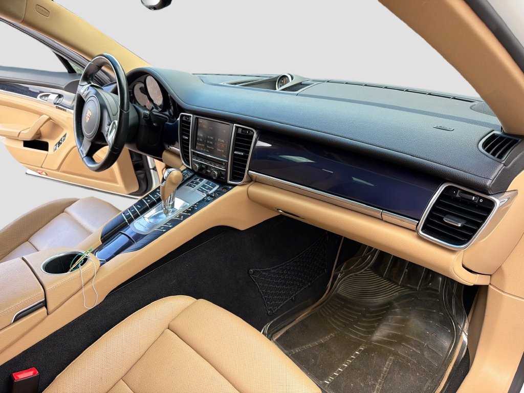 Used 2013 Porsche Panamera 4 Platinum Edition AWD/4WD image 33
