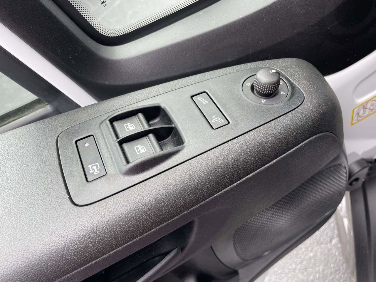 Used 2024 RAM ProMaster 1500 w/ Safety Group FWD image 27