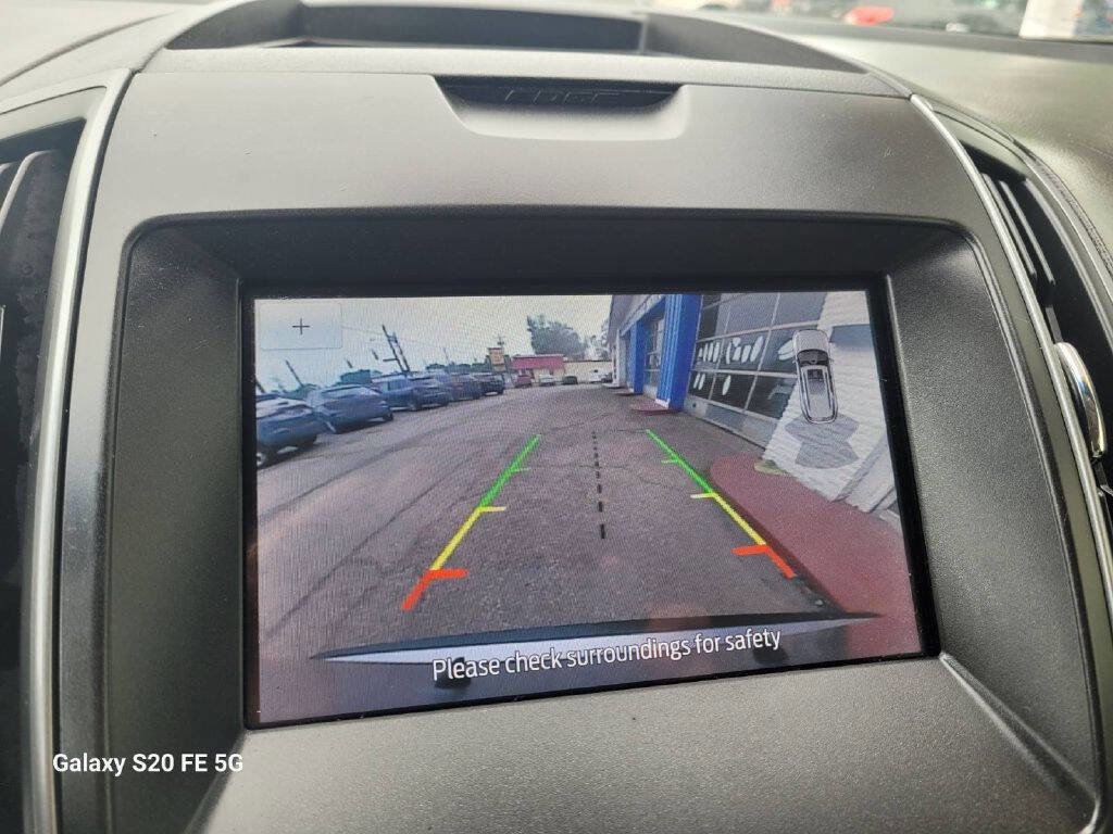 Used 2020 Ford Edge SE image 17