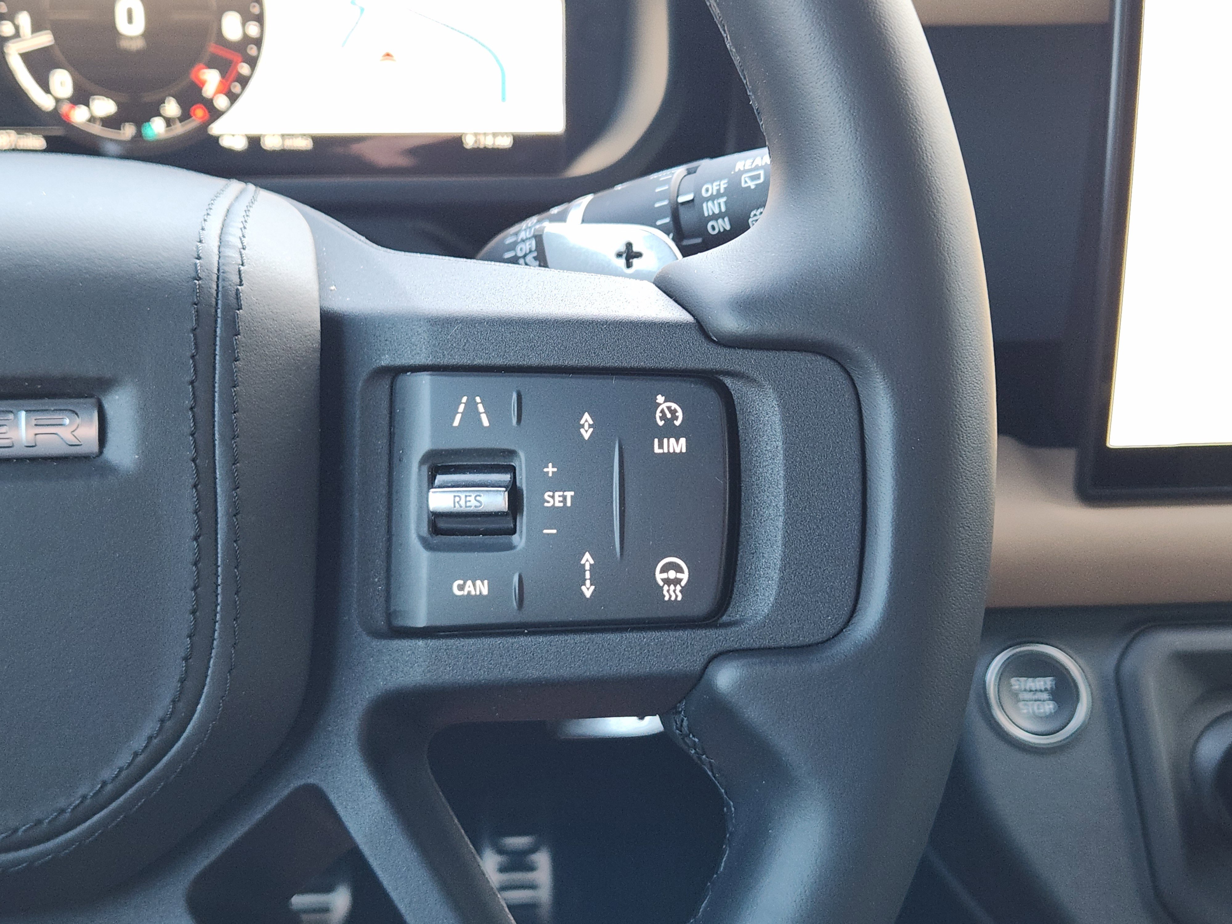 Certified 2025 Land Rover Defender 110 V8 image 30