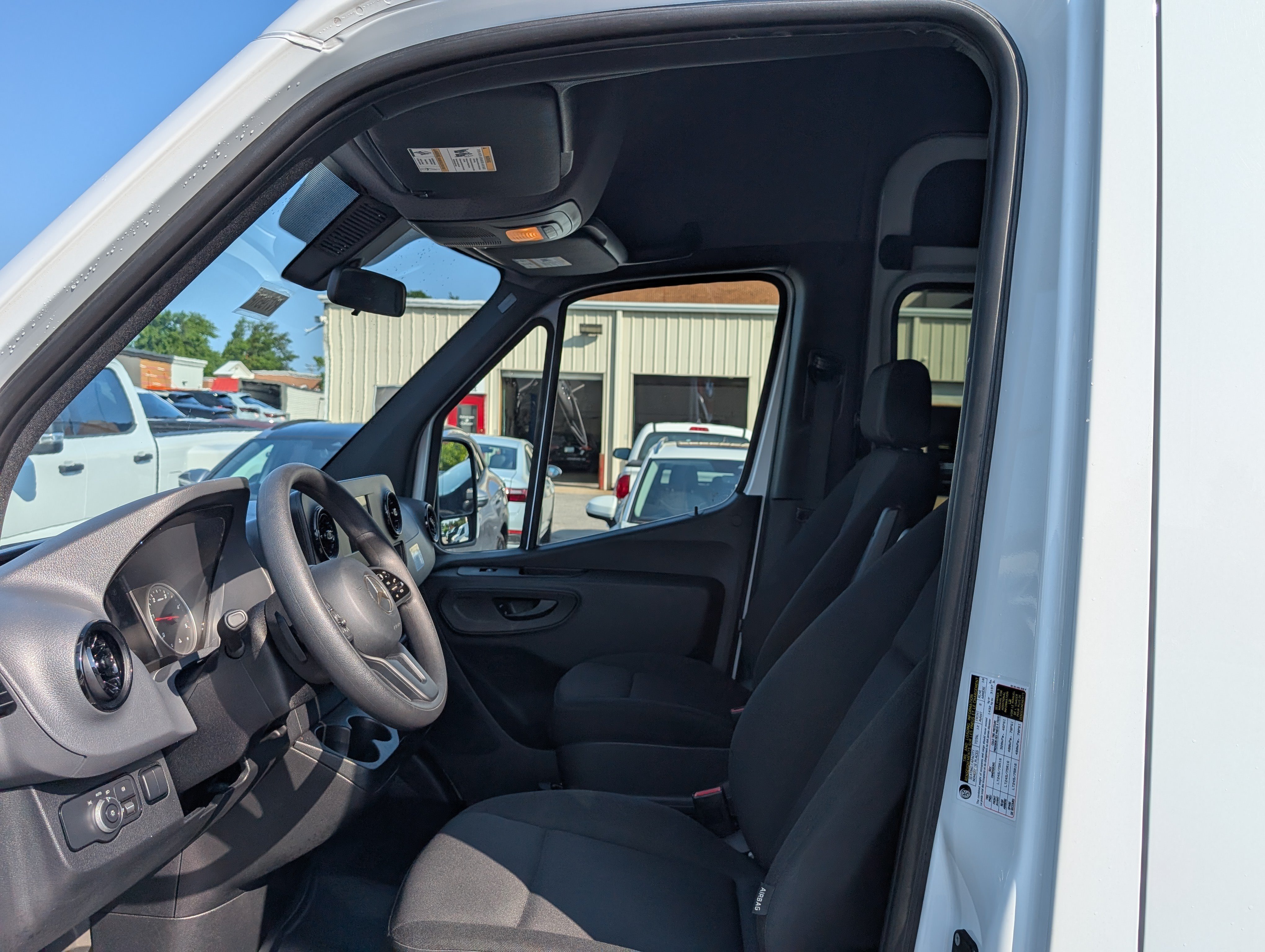 Used 2024 Mercedes-Benz Sprinter 2500 image 15