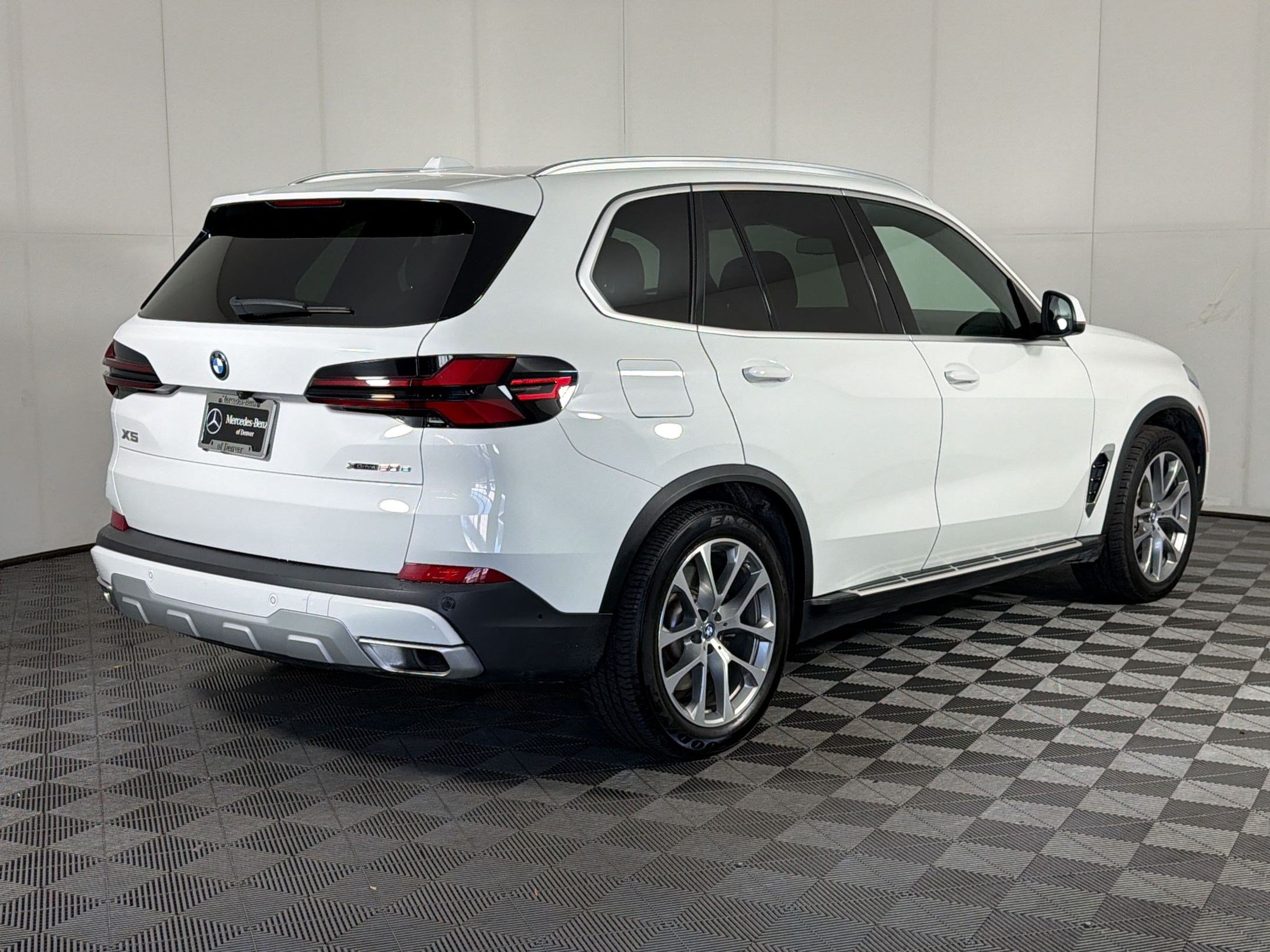 Used 2025 BMW X5 xDrive50e AWD/4WD image 9