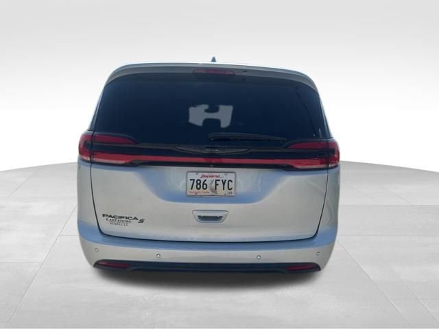 Used 2022 Chrysler Pacifica Touring-L FWD image 11