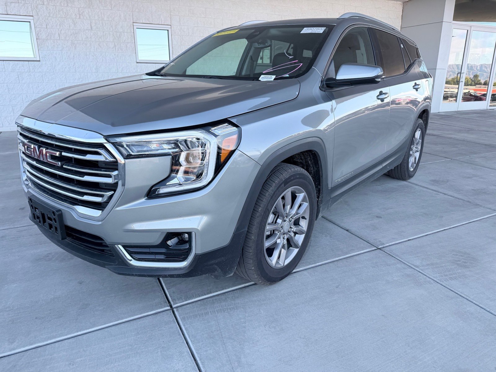 Used 2024 GMC Terrain SLT image 7