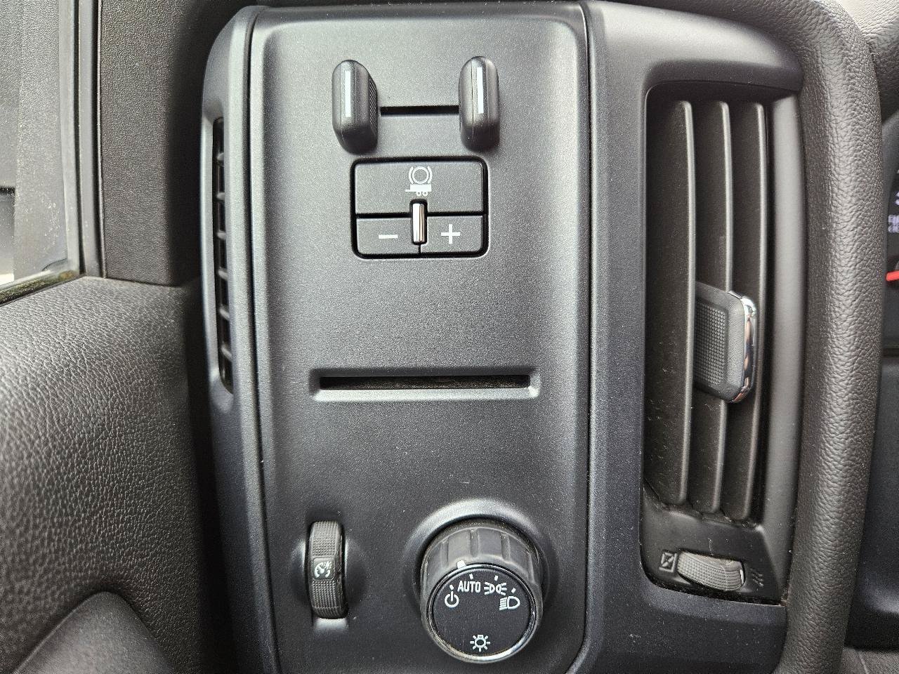 Used 2019 Chevrolet Silverado 2500 W/T AWD/4WD image 47