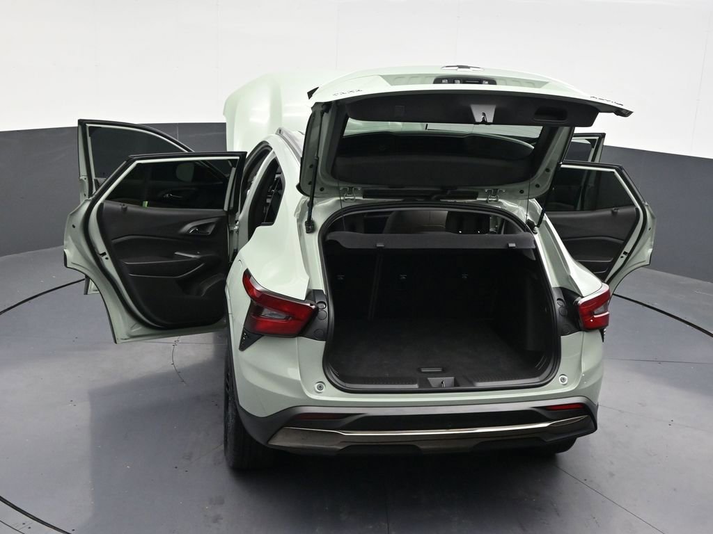 Used 2025 Chevrolet Trax ACTIV w/ Sunroof Package FWD image 36