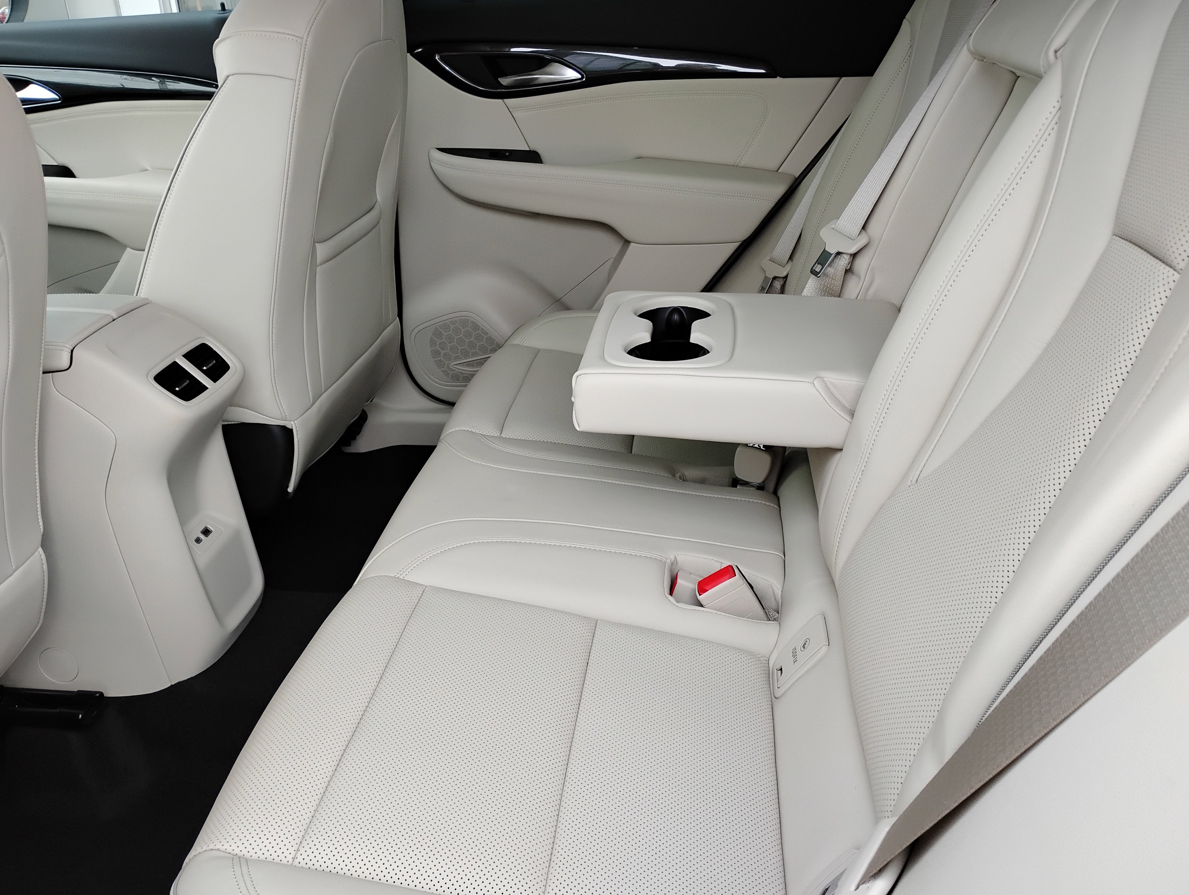 Used 2023 Buick Envision Essence image 18