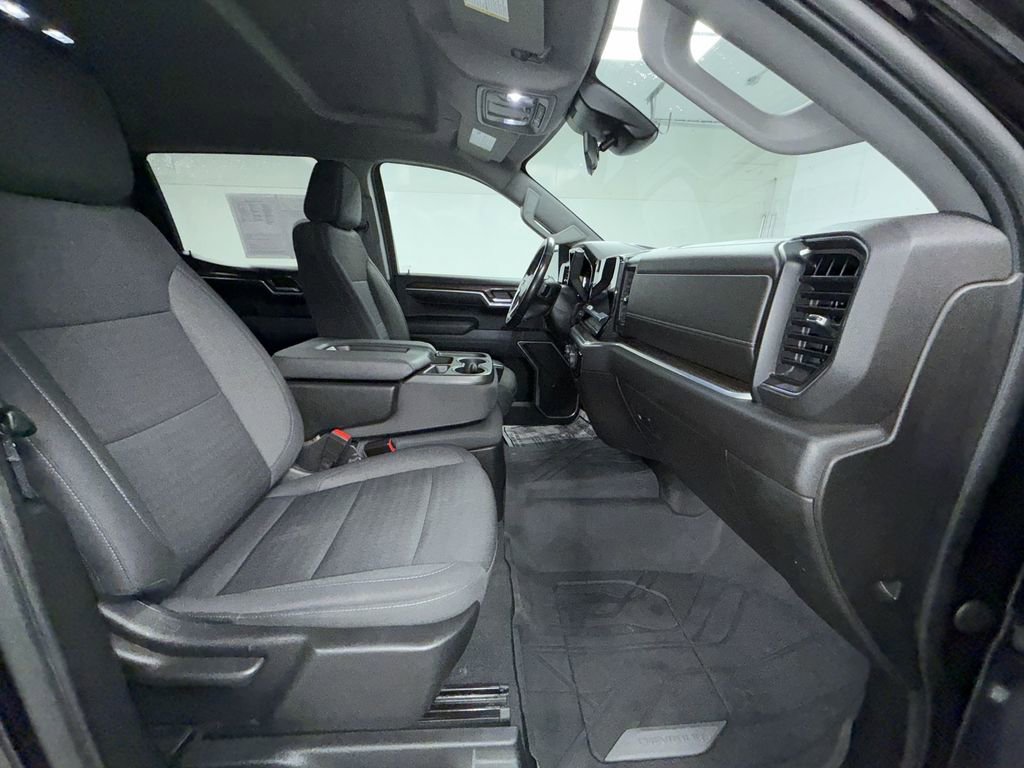 Used 2022 Chevrolet Silverado 1500 LT AWD/4WD image 14