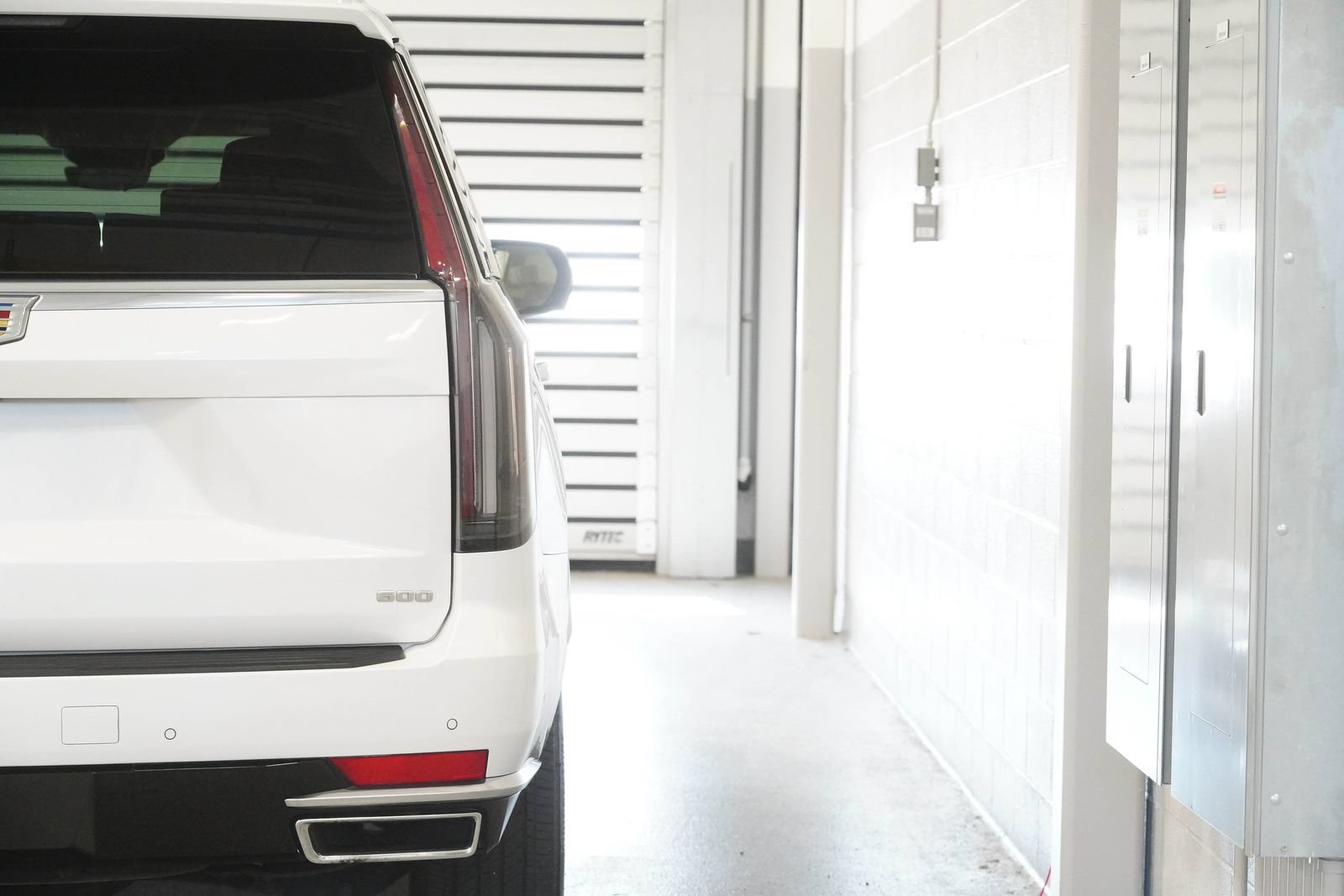 Used 2021 Cadillac Escalade Premium Luxury Platinum w/ Heavy-Duty Trailer Package AWD/4WD image 10