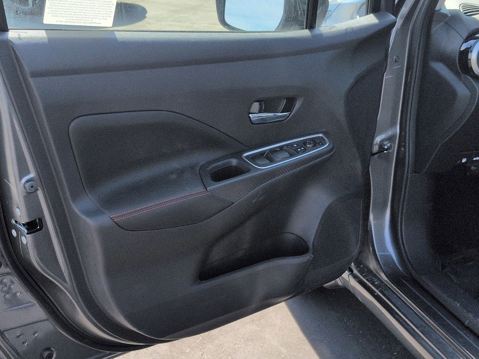 New 2025 Nissan Versa SR w/ Trunk Package image 13