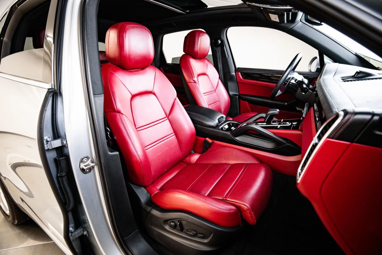 Used 2023 Porsche Cayenne AWD/4WD image 29