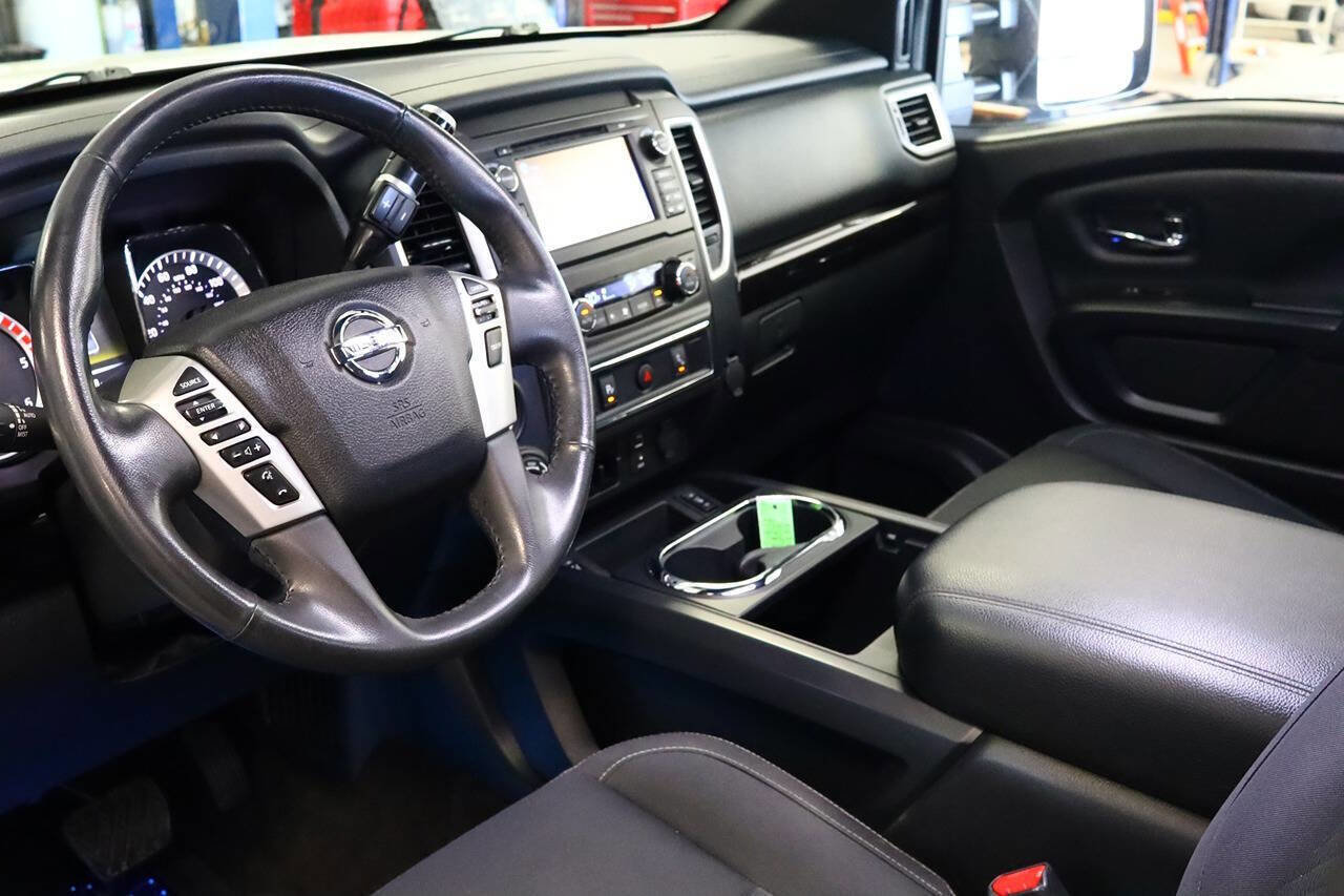 Used 2018 Nissan Titan SV w/ SV Convenience Package AWD/4WD image 10