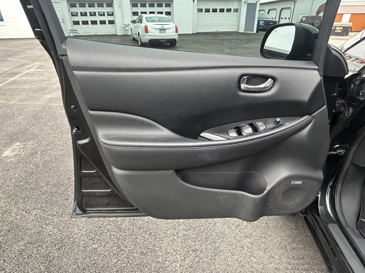 Used 2015 Nissan Leaf SL w/ Premium Package image 10