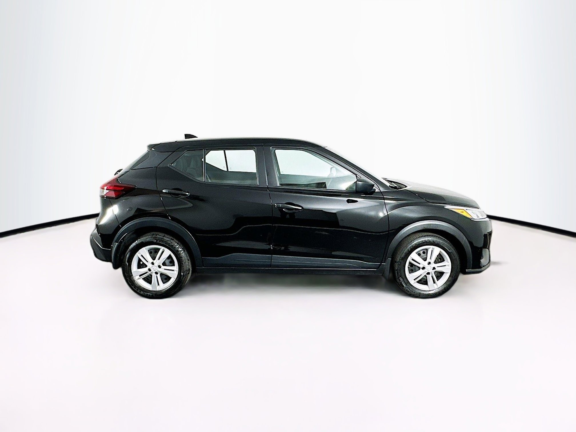 Used 2024 Nissan Kicks S image 10