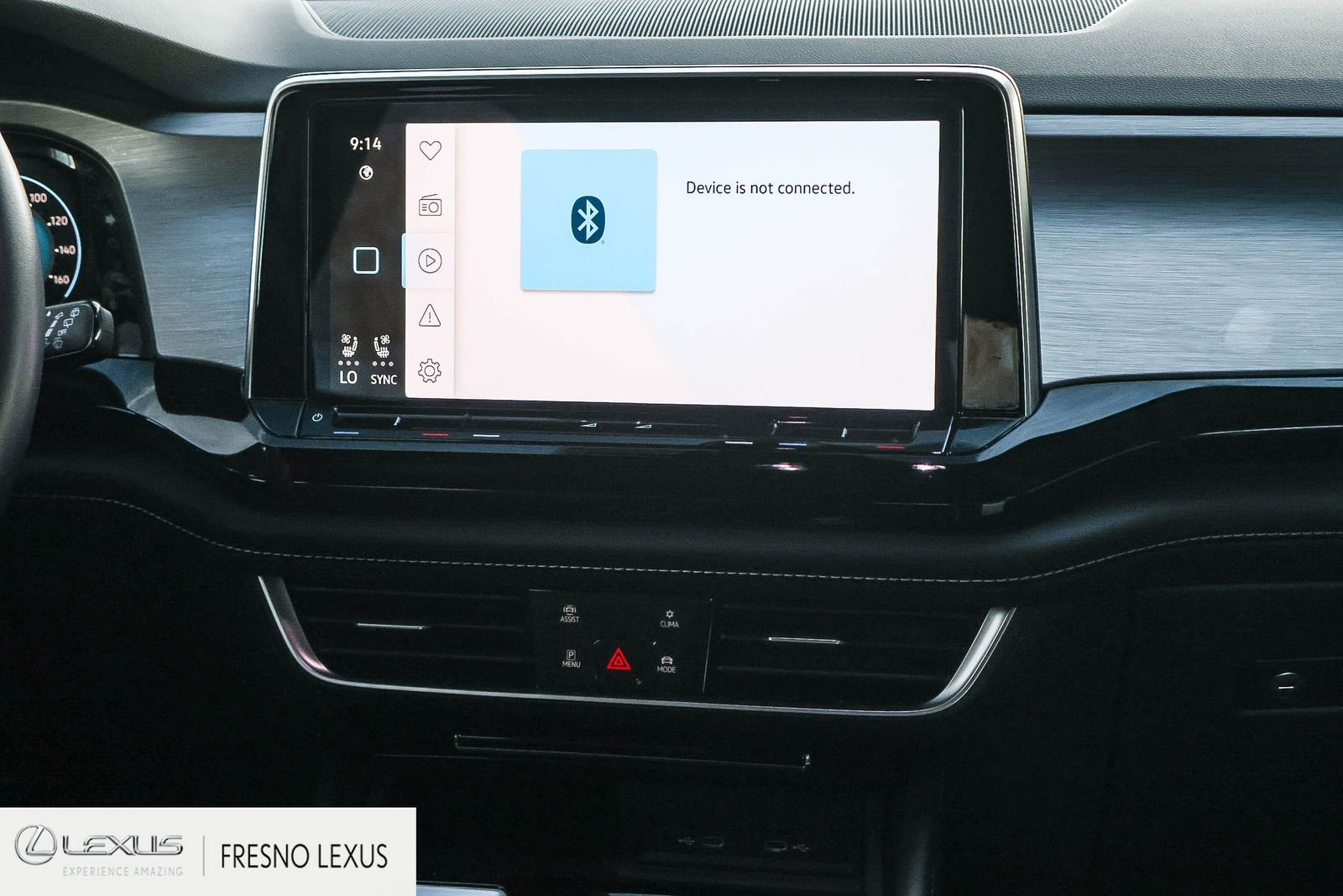 Used 2024 Volkswagen Atlas Cross Sport SE image 17