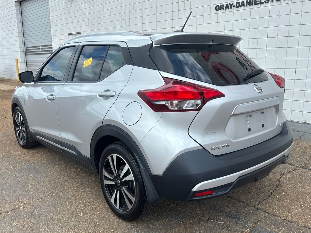 Used 2018 Nissan Kicks SR image 6