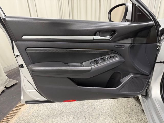 Used 2019 Nissan Altima 2.5 Platinum image 18