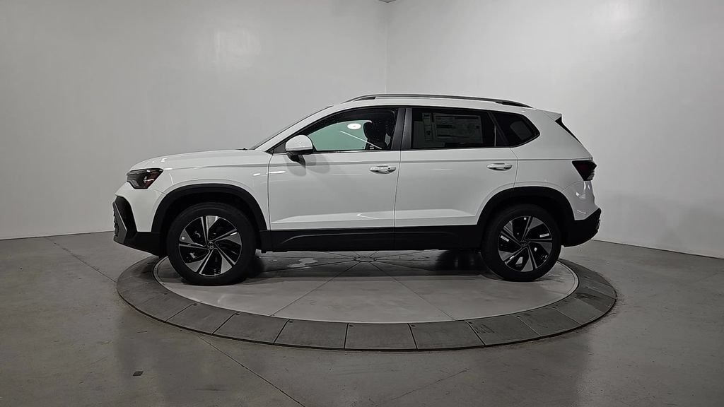 New 2026 Volkswagen Taos SE AWD/4WD image 2