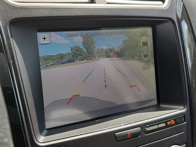 Used 2019 Ford Explorer XLT w/ Equipment Group 202A AWD/4WD image 17
